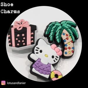 Shoe Charms" Hello Kitty California Christmas" Set of 3
